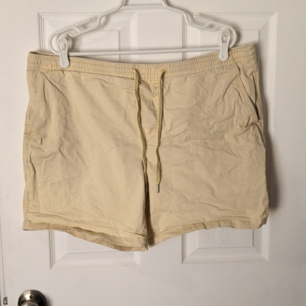 Lands End XL pale yellow/cream shorts